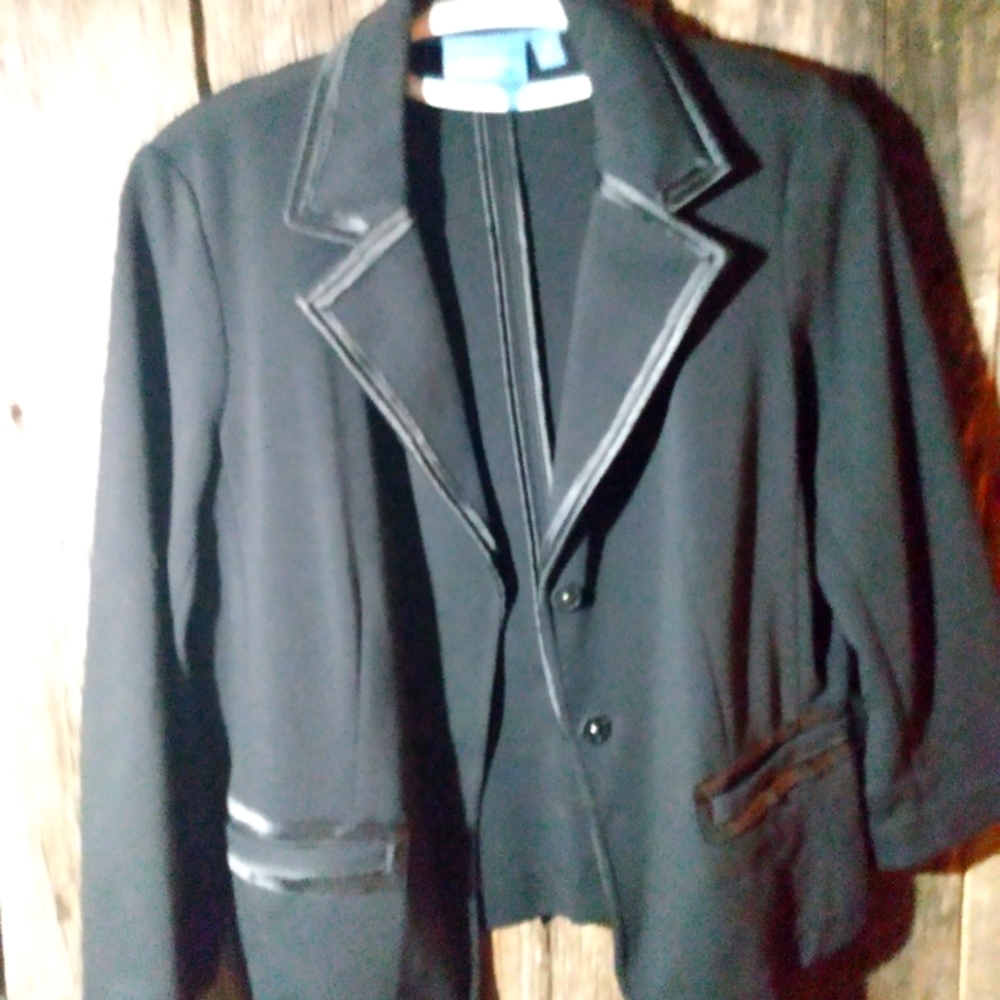 Black Sport coat by Simply Vera Wang. Medium
